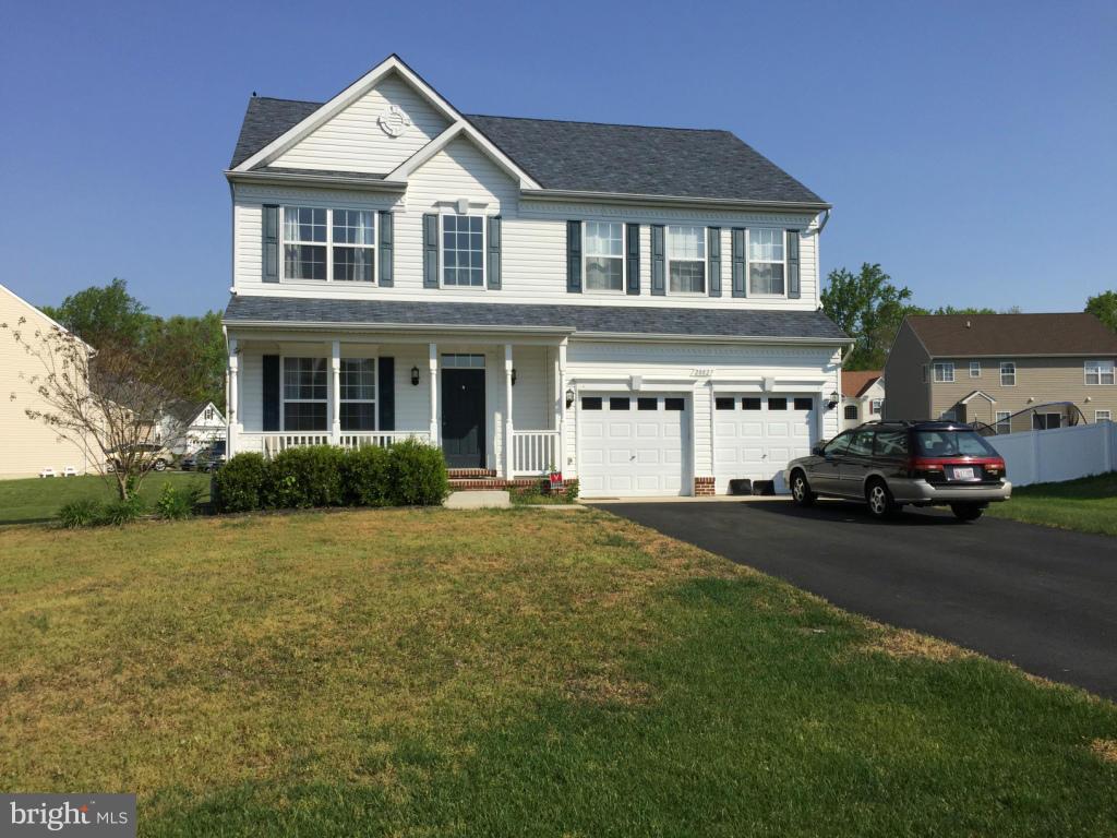 Spacious  3 story colonial with 4 bedrooms, 2.5 bathrooms, kitchen w/42  cabinets, formal, living & dining room, fireplace in family room, jacuzzi tub separate shower & walk-in closet in MBR suite, 2 car garage