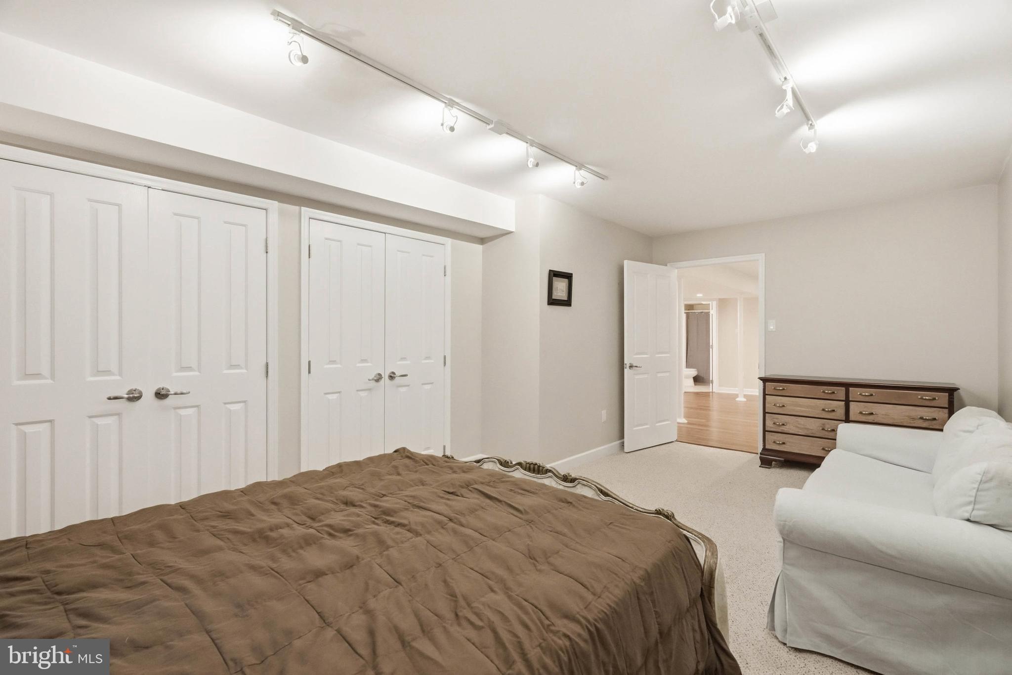 VILLAGE OF RIVER HILL - Residential