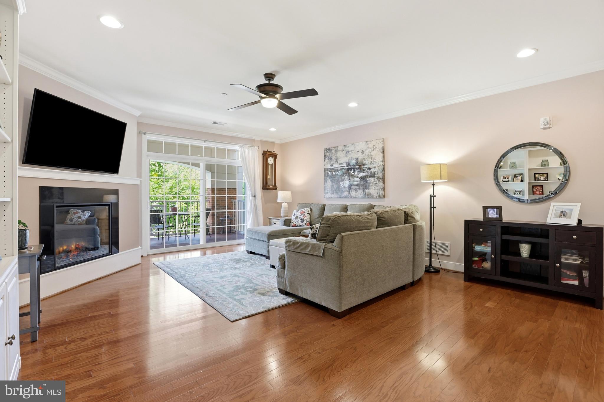 MERIDIAN VALLEY SQ - Residential