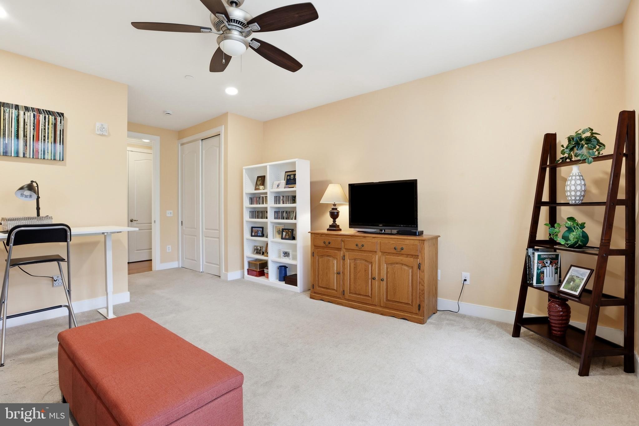 MERIDIAN VALLEY SQ - Residential