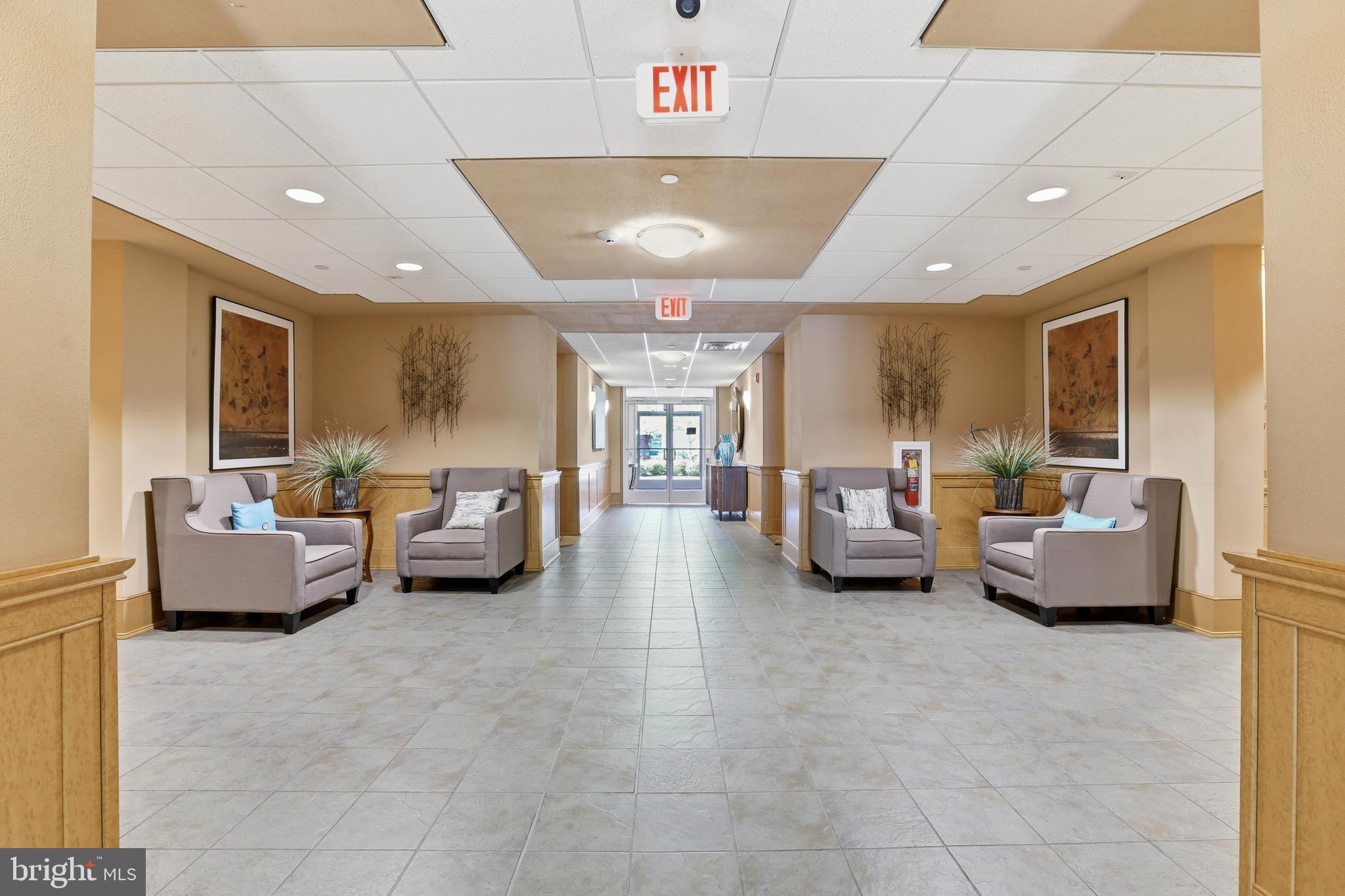 MERIDIAN VALLEY SQ - Residential