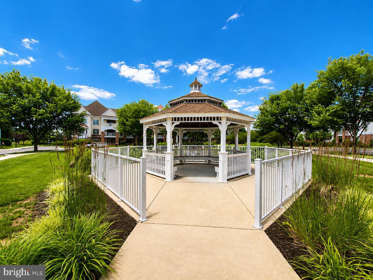 MERIDIAN VALLEY SQ - Residential