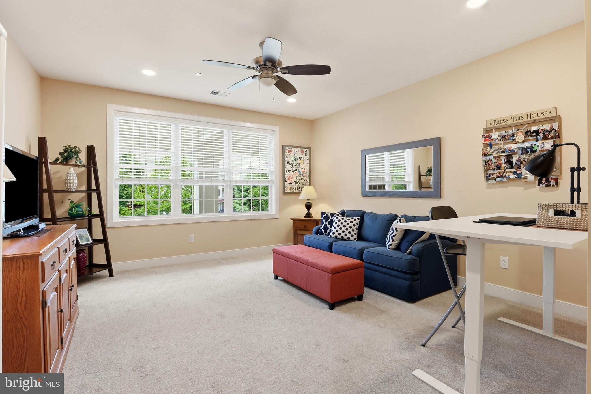 MERIDIAN VALLEY SQ - Residential
