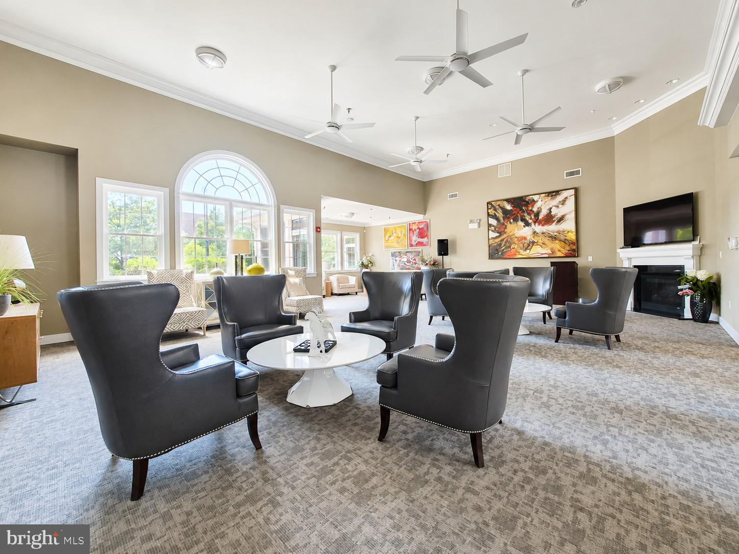 MERIDIAN VALLEY SQ - Residential
