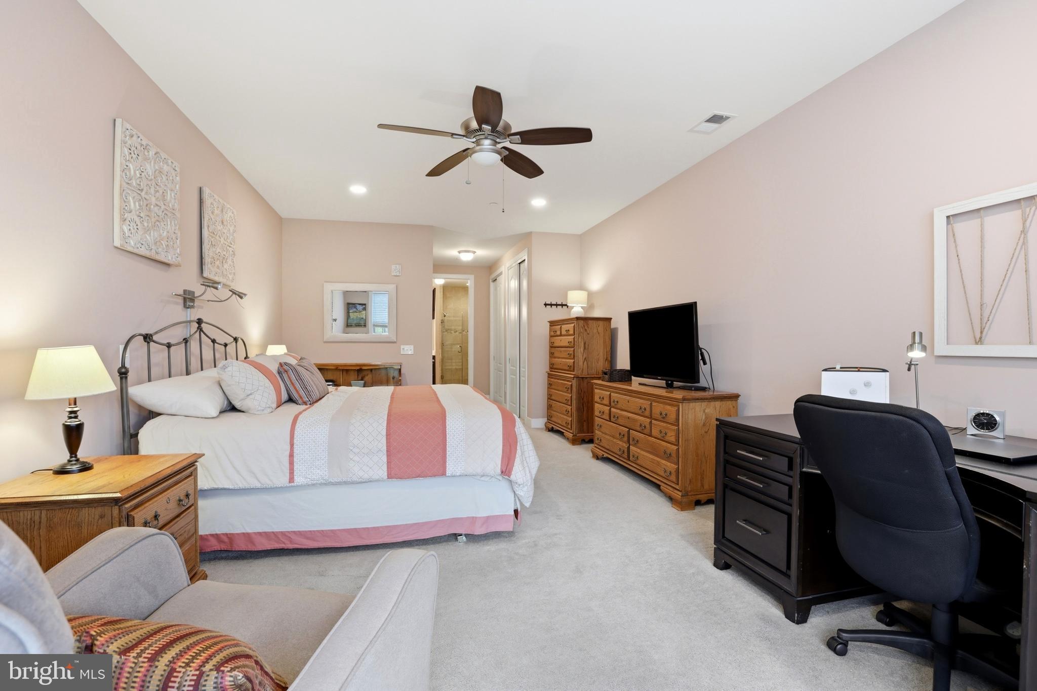 MERIDIAN VALLEY SQ - Residential