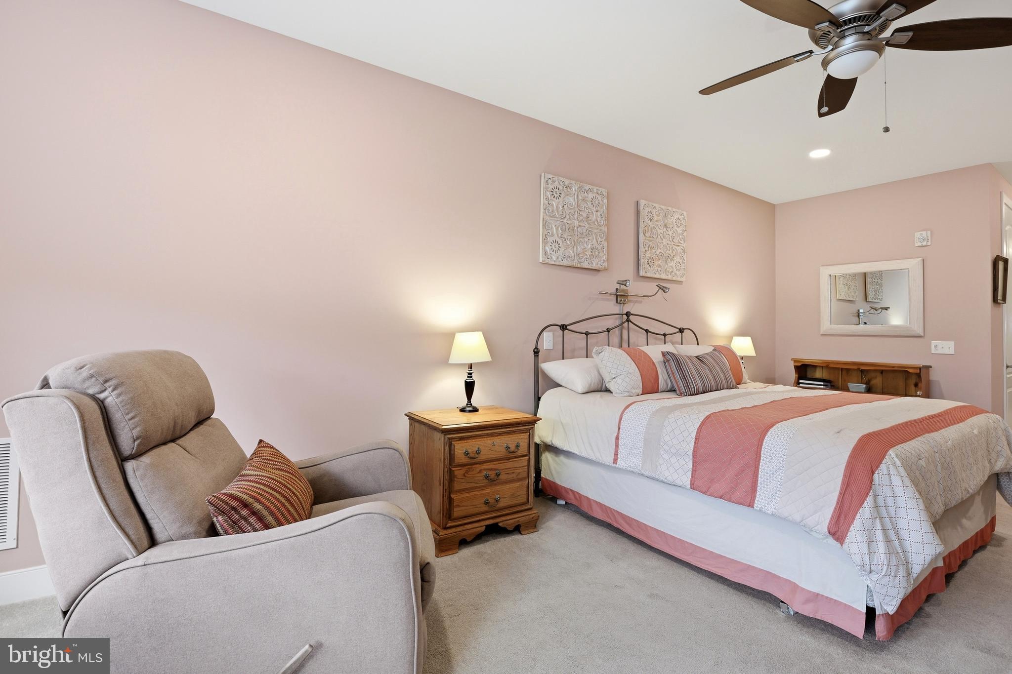 MERIDIAN VALLEY SQ - Residential