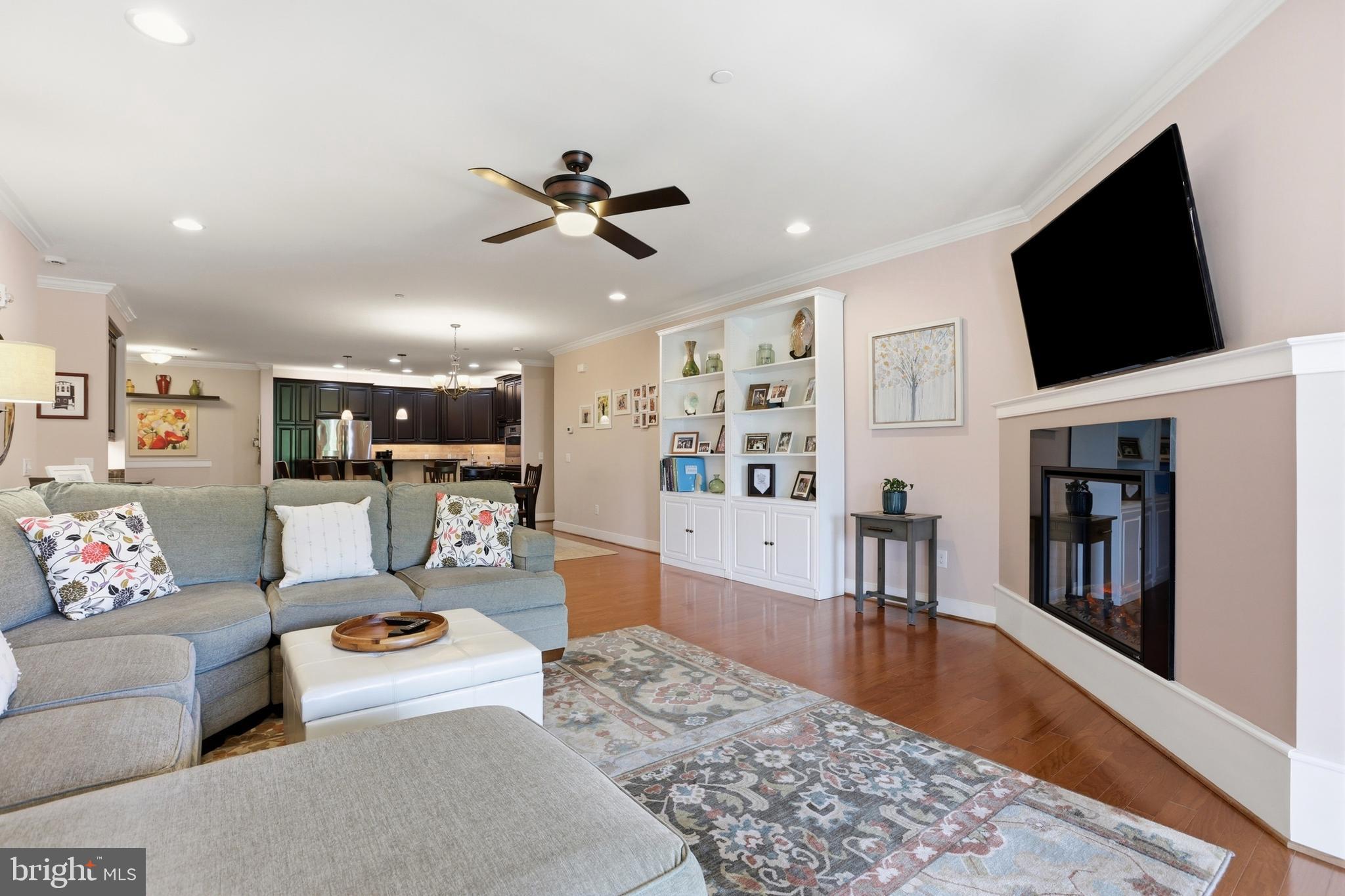 MERIDIAN VALLEY SQ - Residential