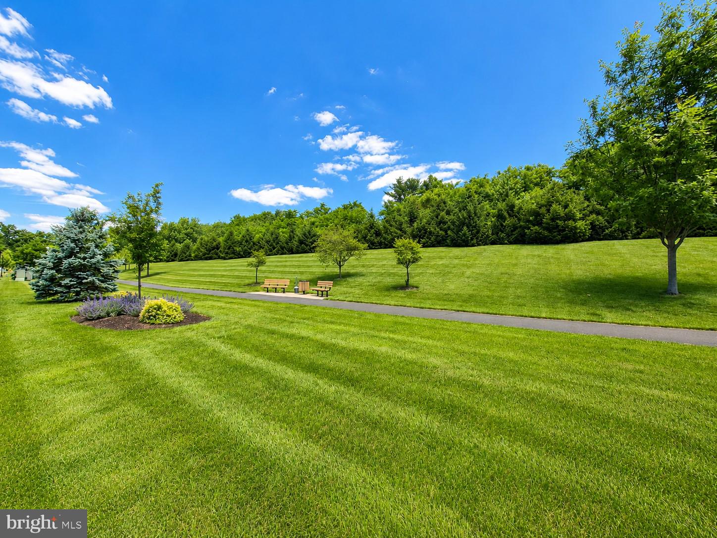 MERIDIAN VALLEY SQ - Residential