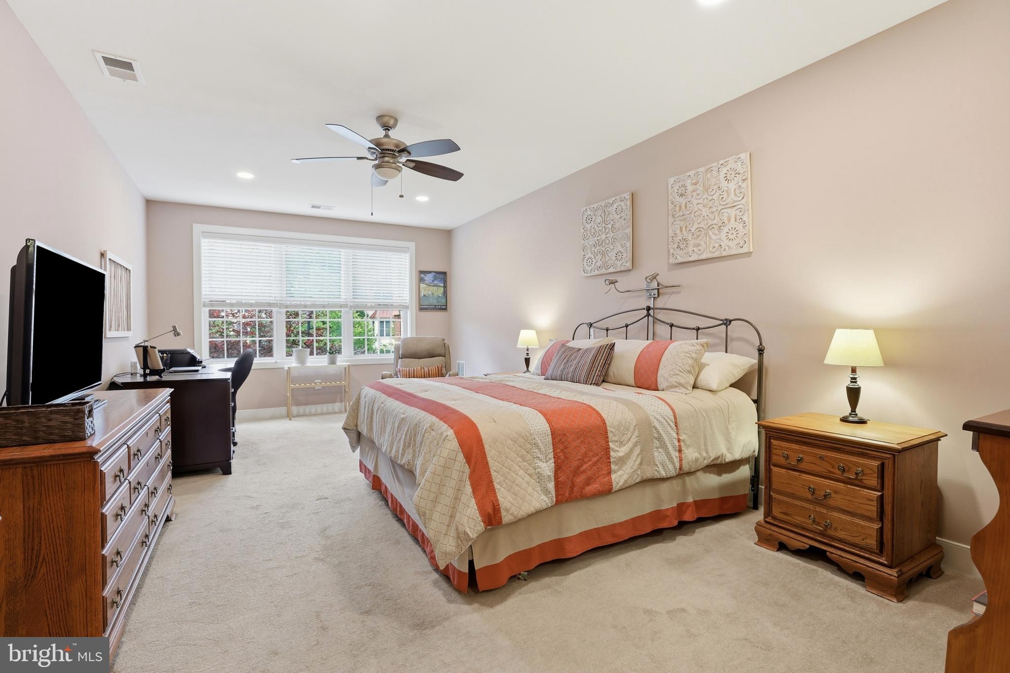 MERIDIAN VALLEY SQ - Residential