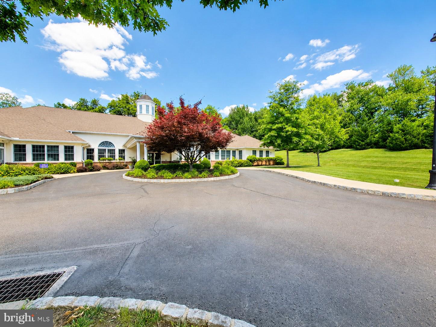 MERIDIAN VALLEY SQ - Residential