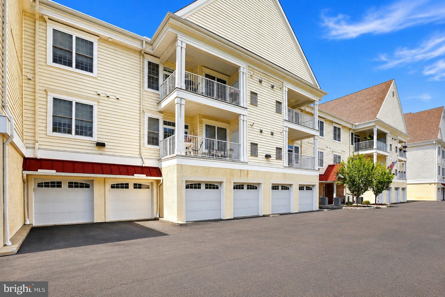 MERIDIAN VALLEY SQ - Residential