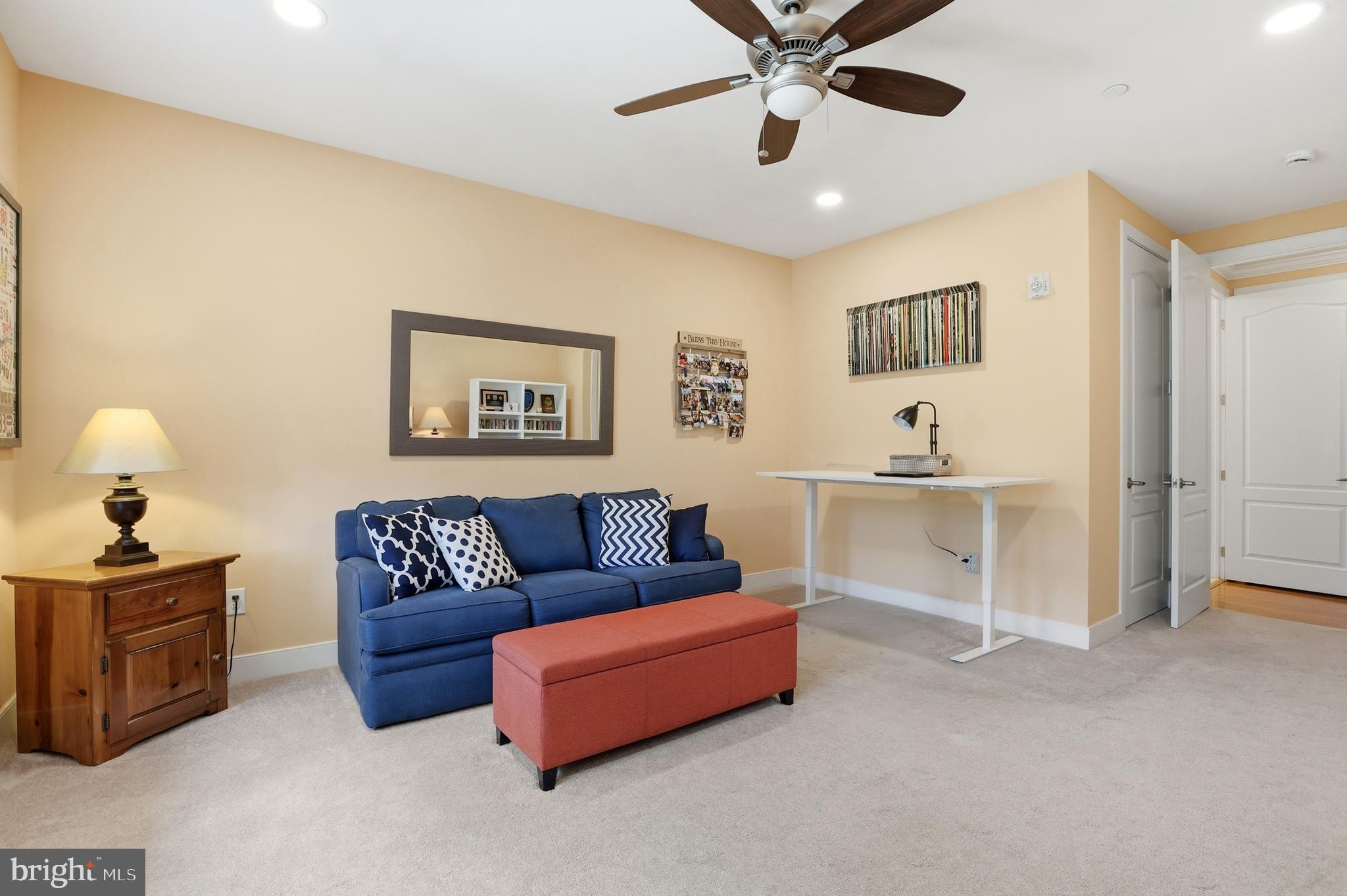 MERIDIAN VALLEY SQ - Residential