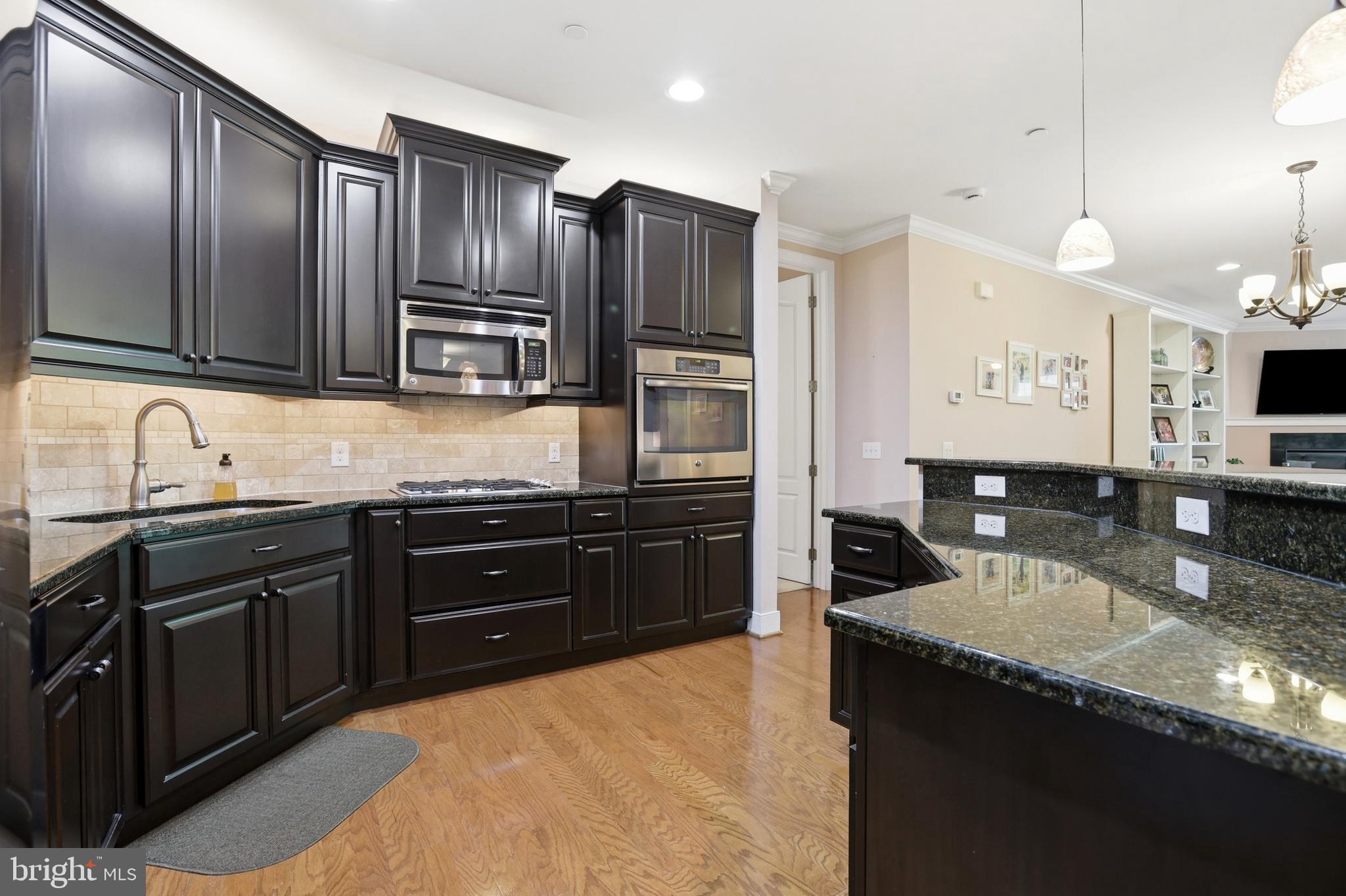 MERIDIAN VALLEY SQ - Residential