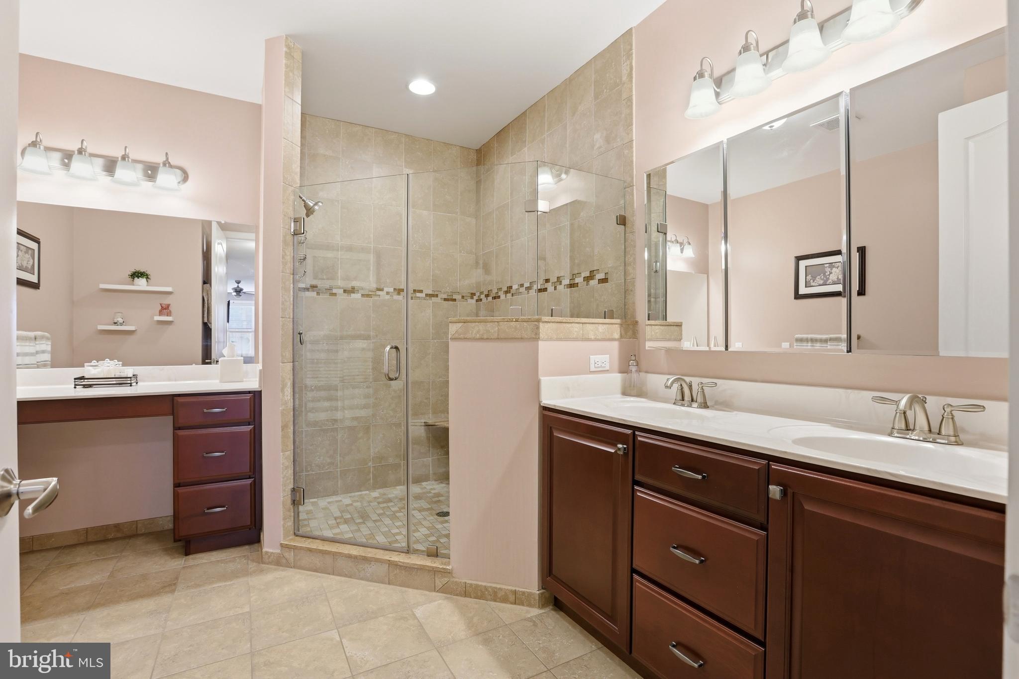 MERIDIAN VALLEY SQ - Residential