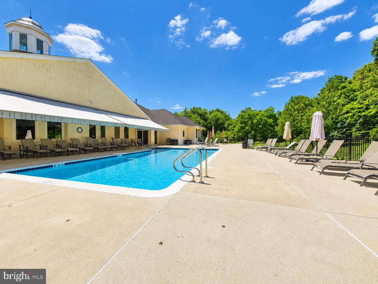 MERIDIAN VALLEY SQ - Residential