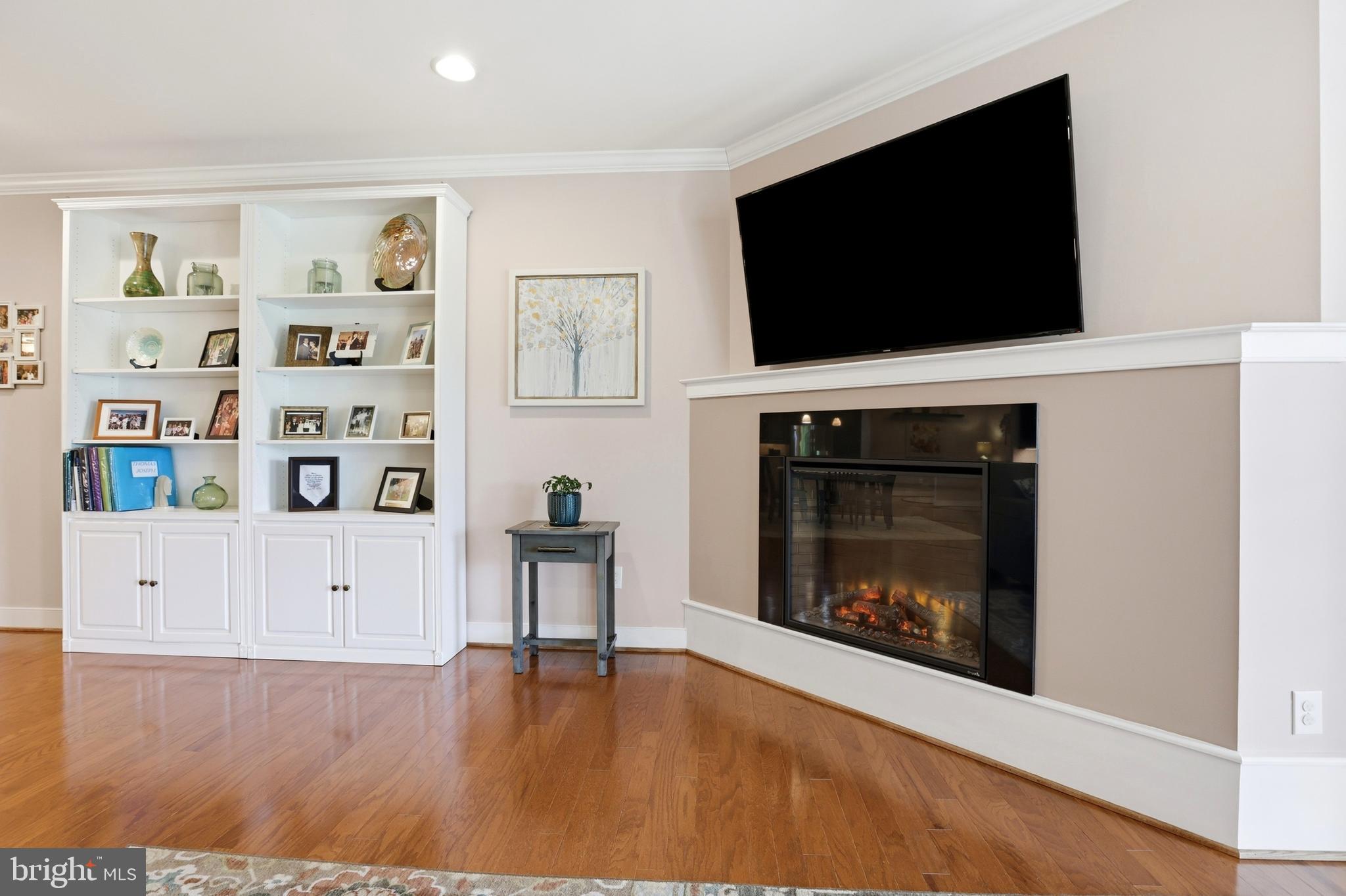 MERIDIAN VALLEY SQ - Residential