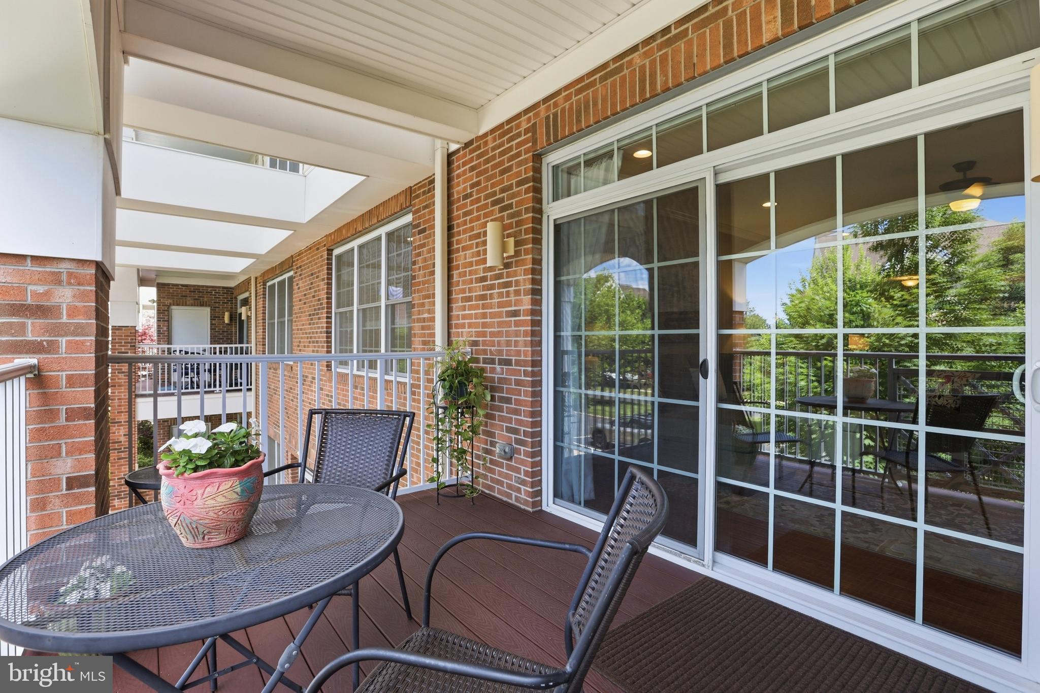 MERIDIAN VALLEY SQ - Residential