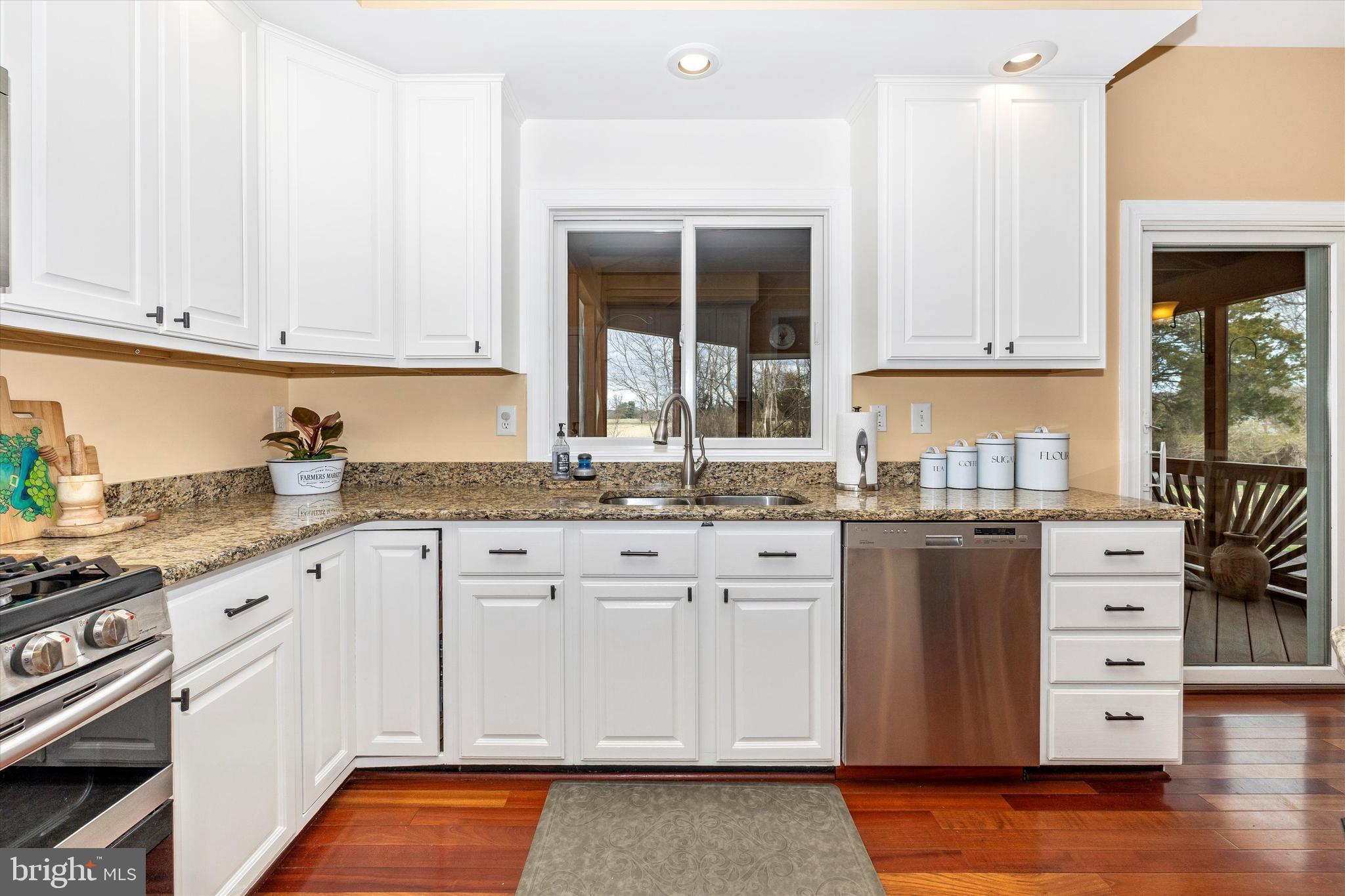 ELIZABETH'S DELIGHT - Residential