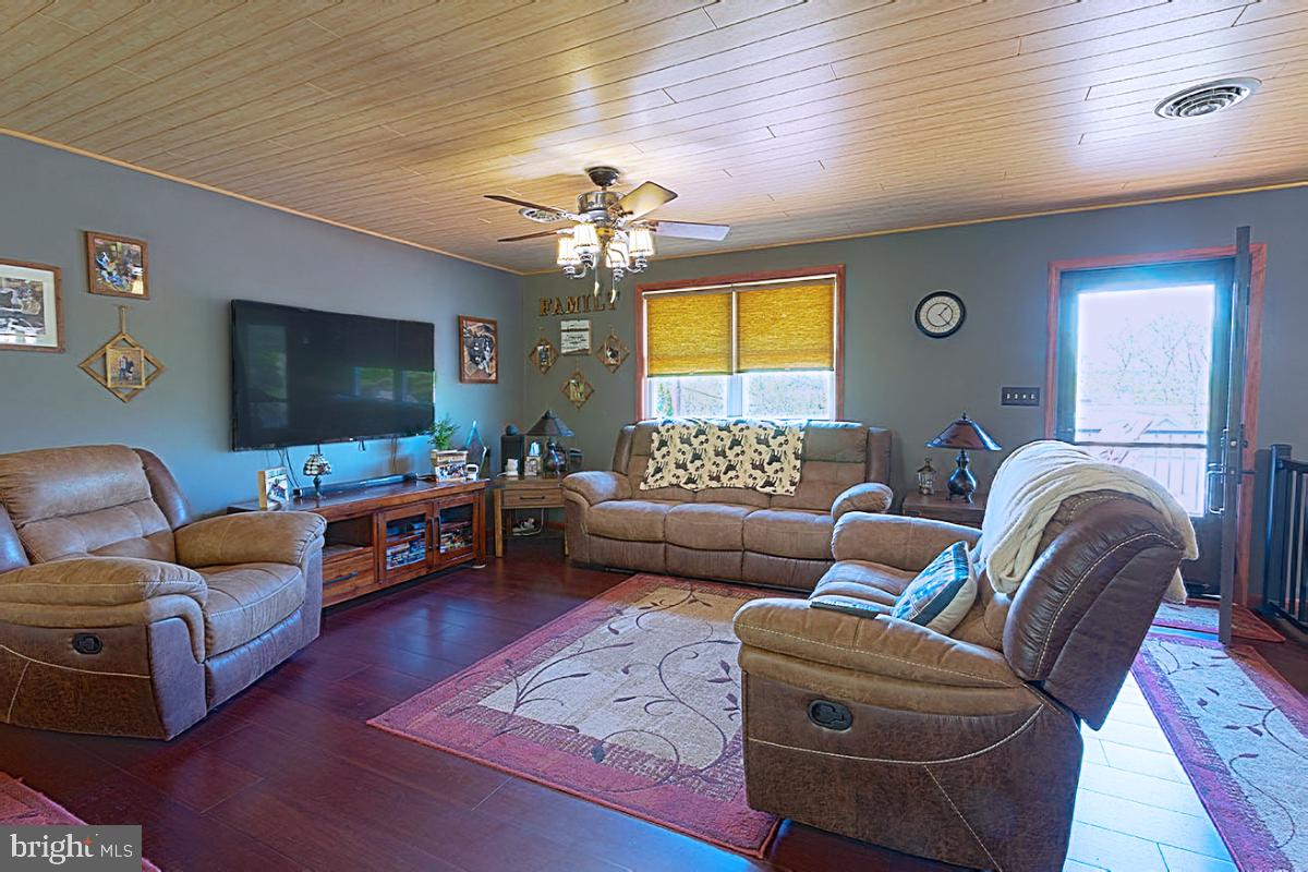 LAKE WYNONAH - Residential