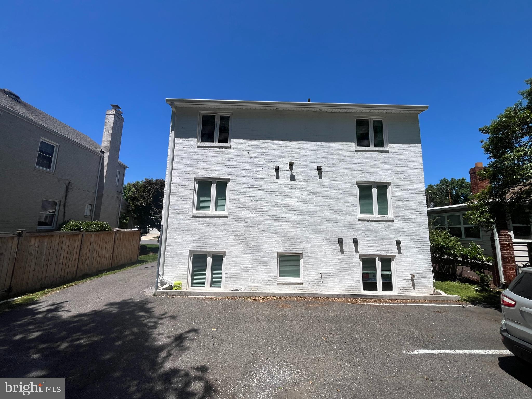 VIRGINIA SQUARE - Residential Income