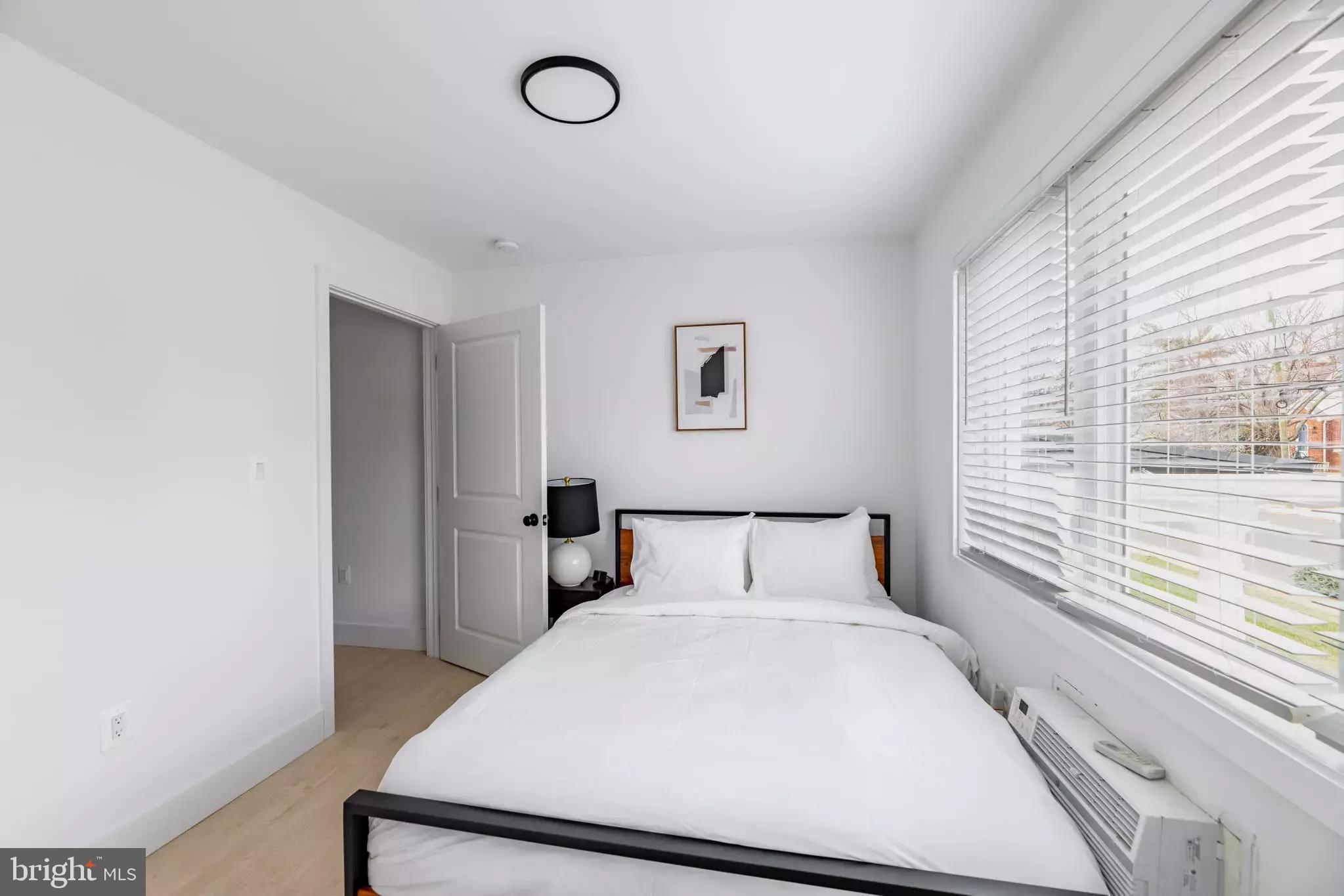 VIRGINIA SQUARE - Residential Income