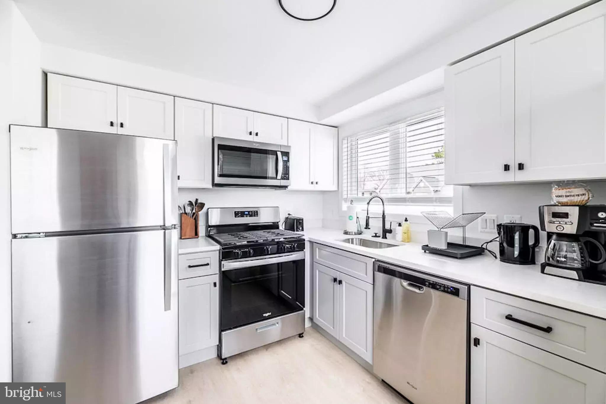 VIRGINIA SQUARE - Residential Income