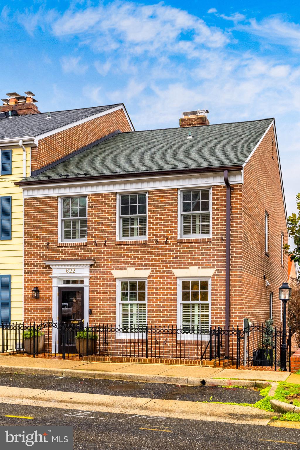 This incredible light-filled 3-bedroom, 3.5-bath end unit home has been completely renovated with important elements creating an inviting atmosphere in a prime SE quadrant location.  Upon entering the home, 2 beautiful archways welcome you to the interior boasting hardwood floors, custom built-ins, 2 gas fireplaces, and a long entrance hall with coat closet.  A wall of windows fills the dramatic and spacious living room with brilliant natural light.  Perfect for entertaining, the expansive dining room provides generous space for daily meals or large gatherings.  The gourmet chef's kitchen is equipped with top-of-the -line stainless appliances:  Wolf gas cooktop, warming drawer and microwave, Subzero refrigeration, a Bosch dishwasher, a farm sink, soft close drawers and quartz countertops.  The combination of 3-zone radiant in-floor heating and a new HVAC system for forced air heating and cooling provides optimal comfort and energy efficiency.  Sophistication and comfort are embodied in the primary bedroom suite which spans the width of the house featuring grass cloth Roman shades and stylish wardrobe closets along one entire wall.  A spa-like primary bath offers a seamless glass shower, a graceful soaking tub, 2 sinks and vanities plus special lighting.  The bright and spacious second bedroom features a handsome built-in wardrobe and ensuite bath.  A 3rd bedroom has a large custom closet and ensuite bath, providing ultimate convenience for guests.  Attic space is ample for plenty of extra storage.  A stunning family room overlooks the large private patio with slate pavers, a built-in BBQ grill and a fire pit piped with natural gas.  Professional landscape lighting adds a soft ambiance and there is access to the front of the house and South Lee Street.  This pristine property is just minutes away from Old Town’s parks, fine restaurants, boutiques, and the waterfront.  It’s the perfect place to call home!