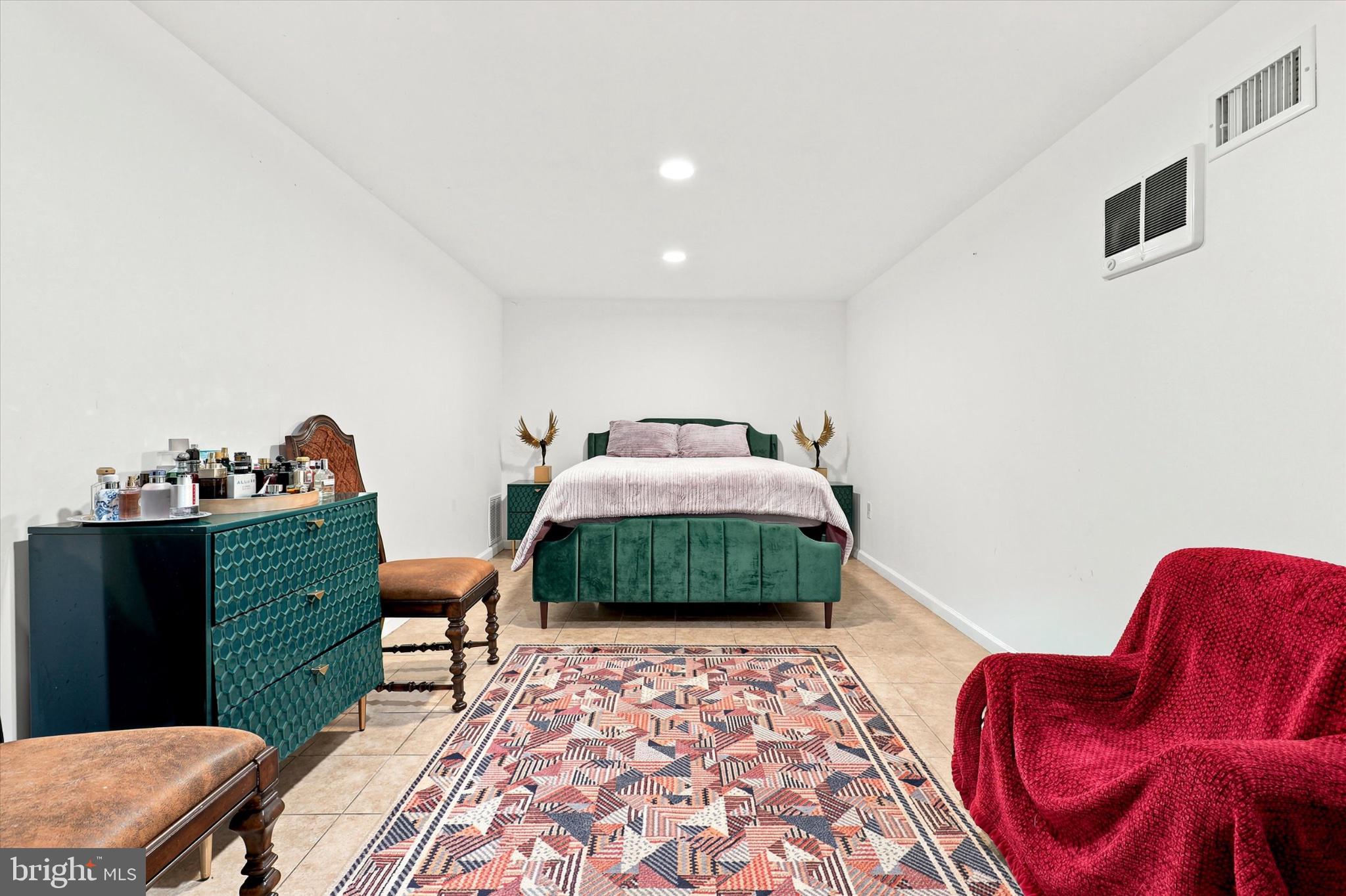 WEIR FARM - Residential