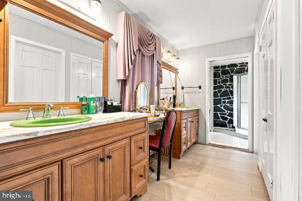 WEIR FARM - Residential