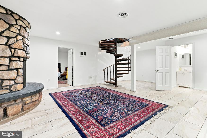 WEIR FARM - Residential