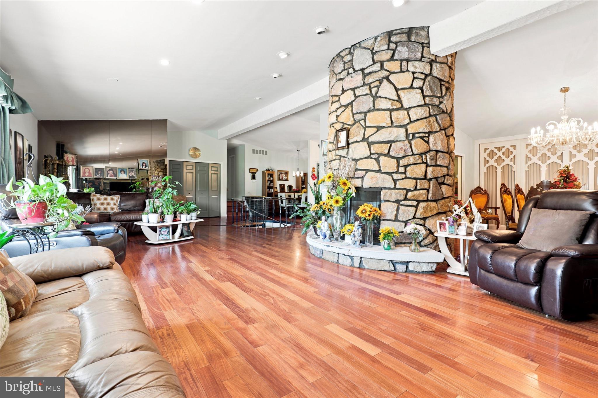 WEIR FARM - Residential
