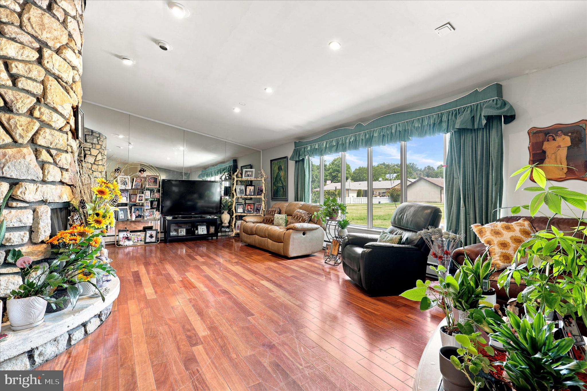 WEIR FARM - Residential