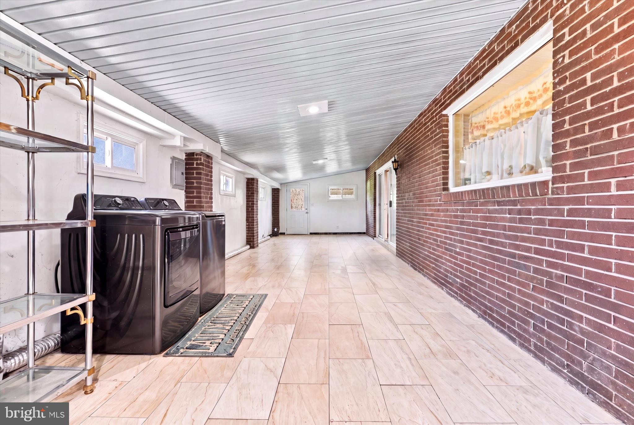 WEIR FARM - Residential