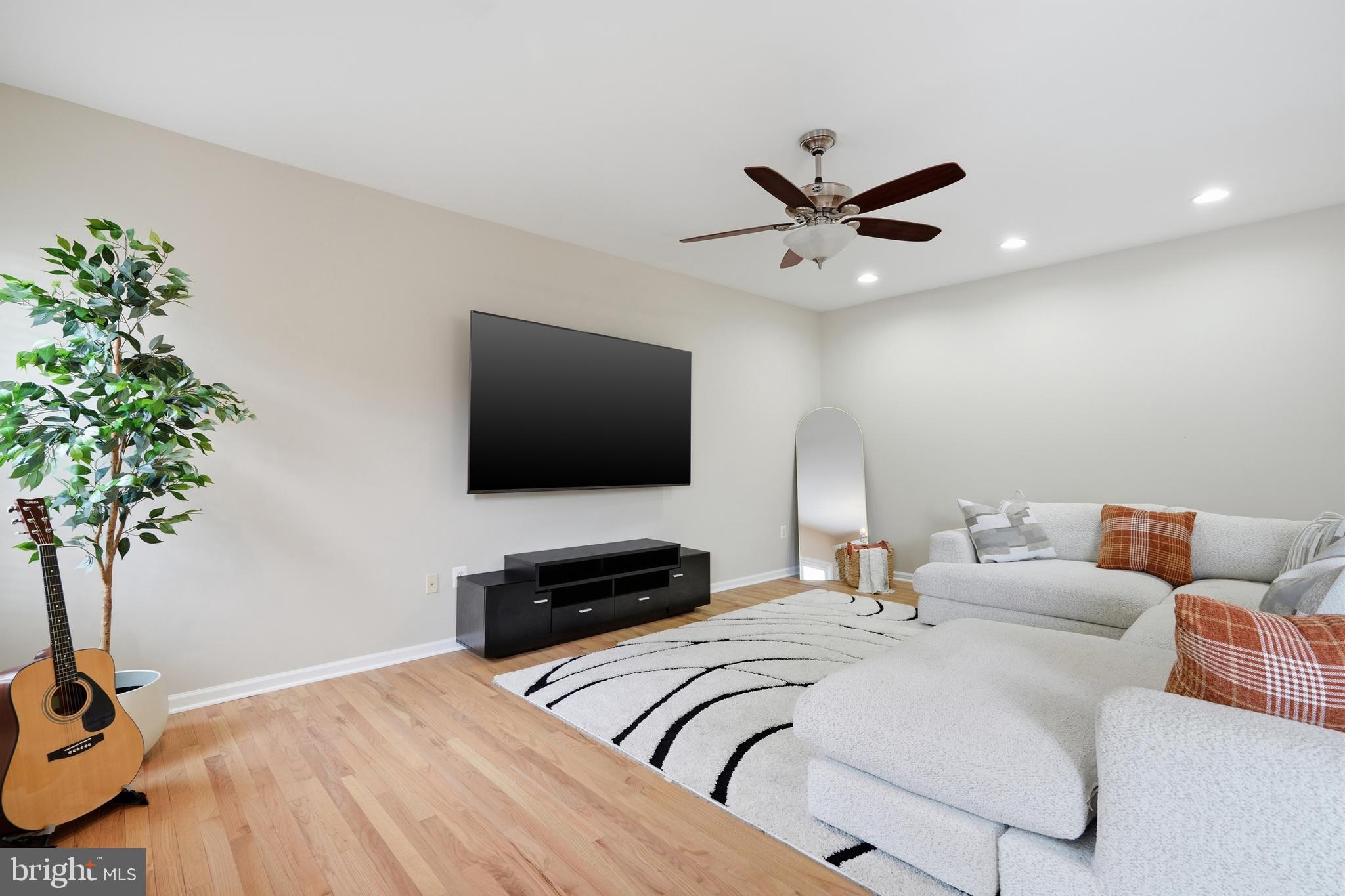 BROAD RUN OAKS - Residential