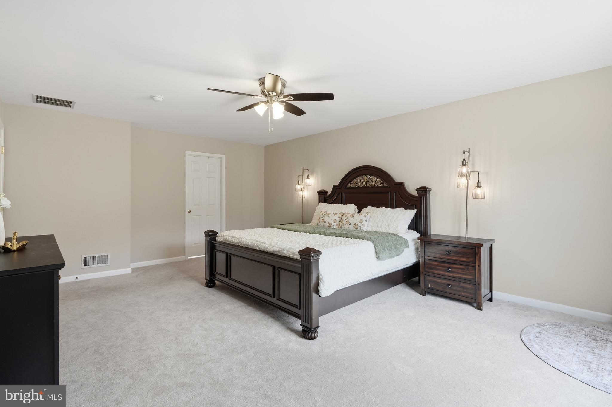 BROAD RUN OAKS - Residential
