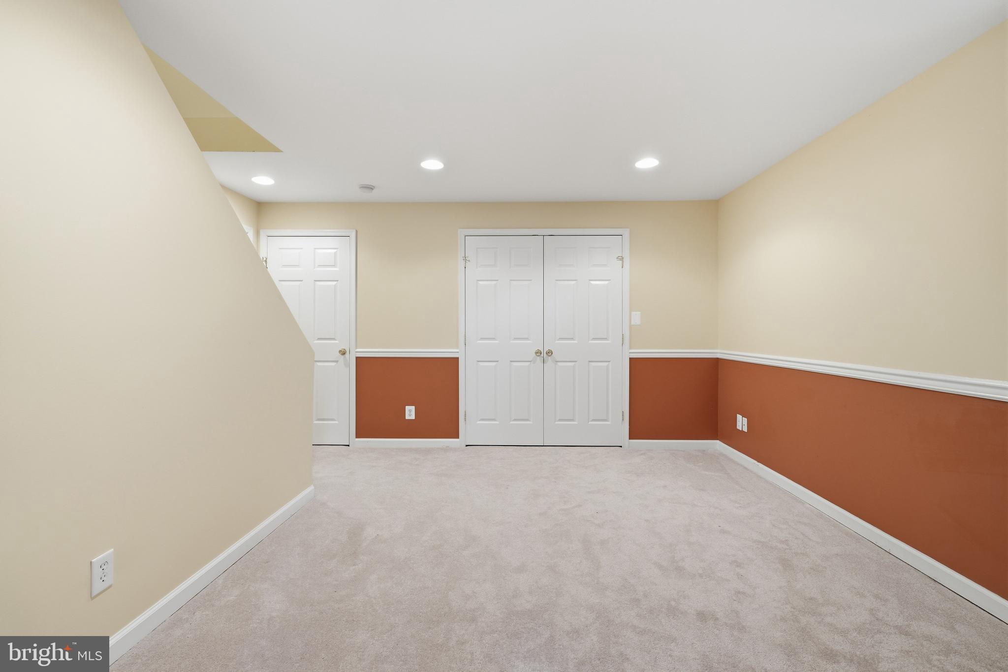 BROAD RUN OAKS - Residential