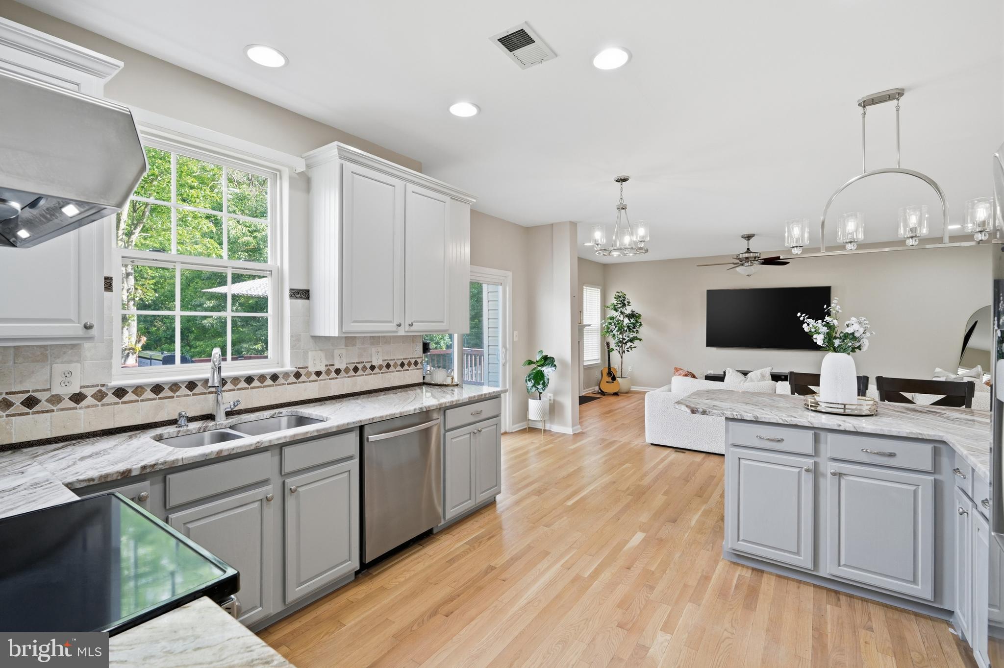 BROAD RUN OAKS - Residential