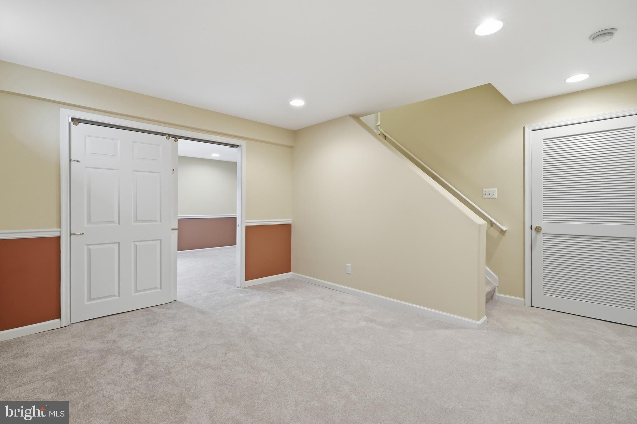 BROAD RUN OAKS - Residential