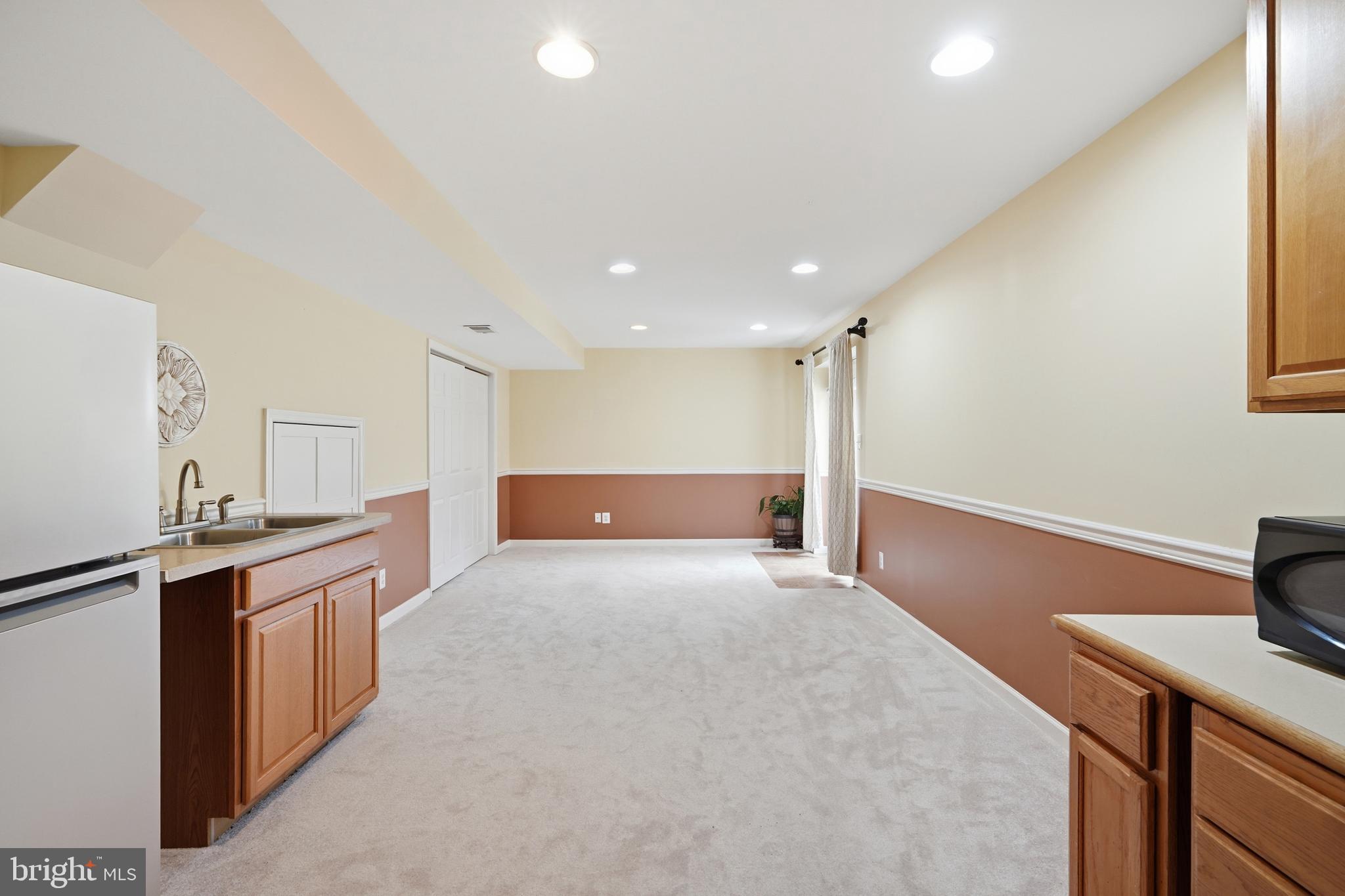 BROAD RUN OAKS - Residential