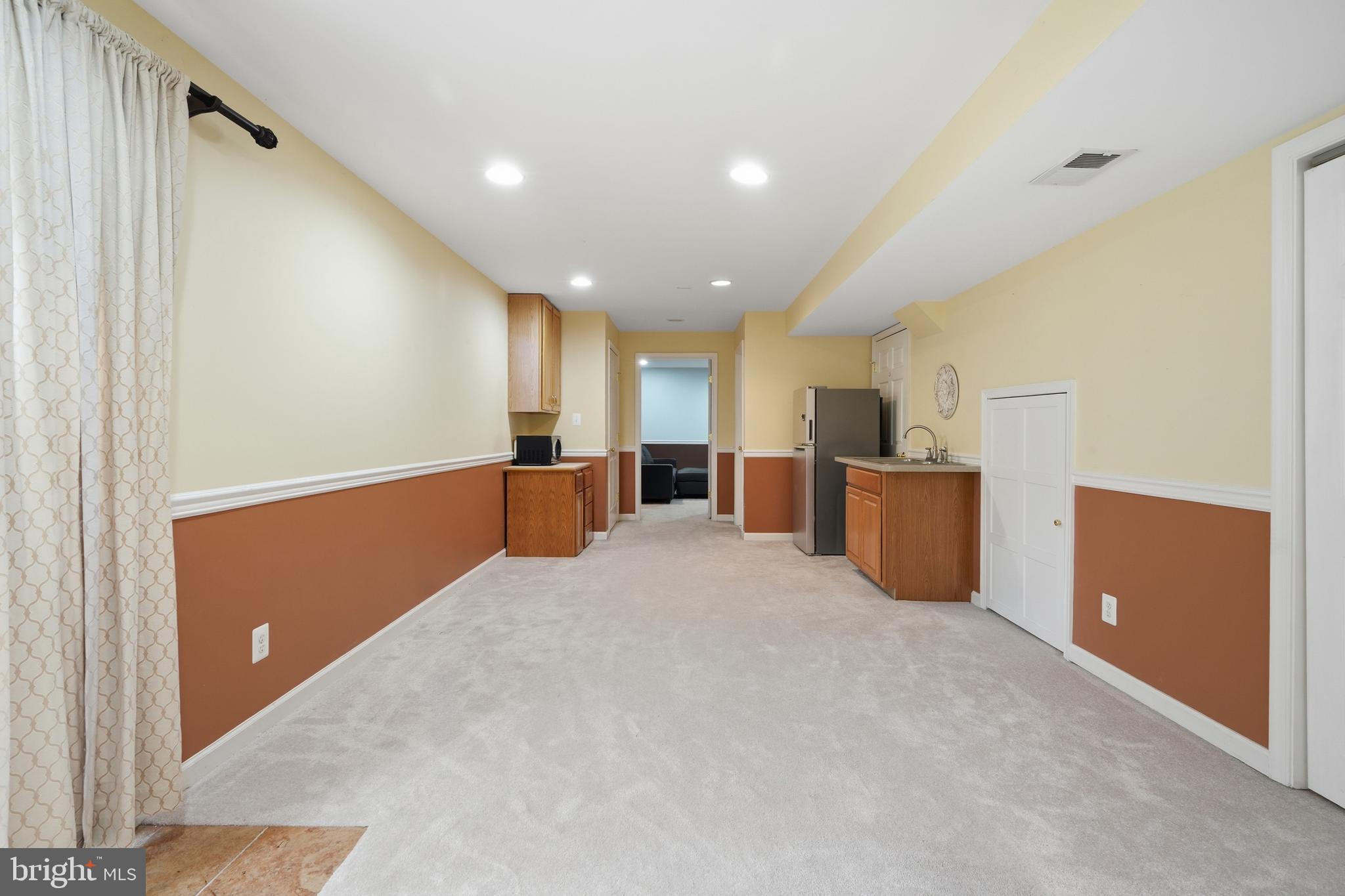 BROAD RUN OAKS - Residential