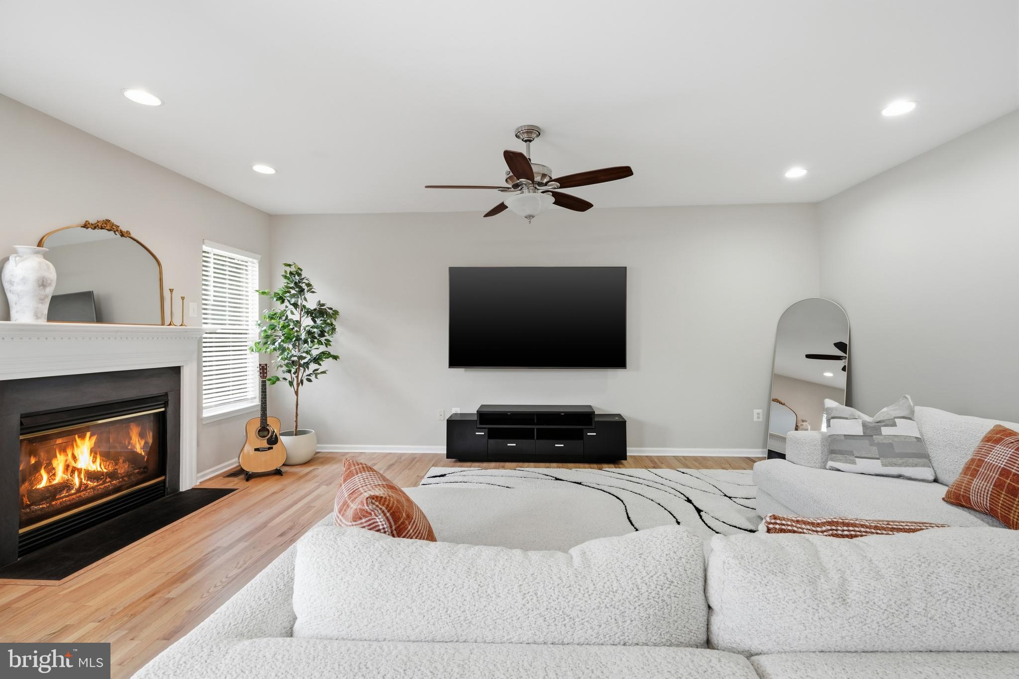 BROAD RUN OAKS - Residential