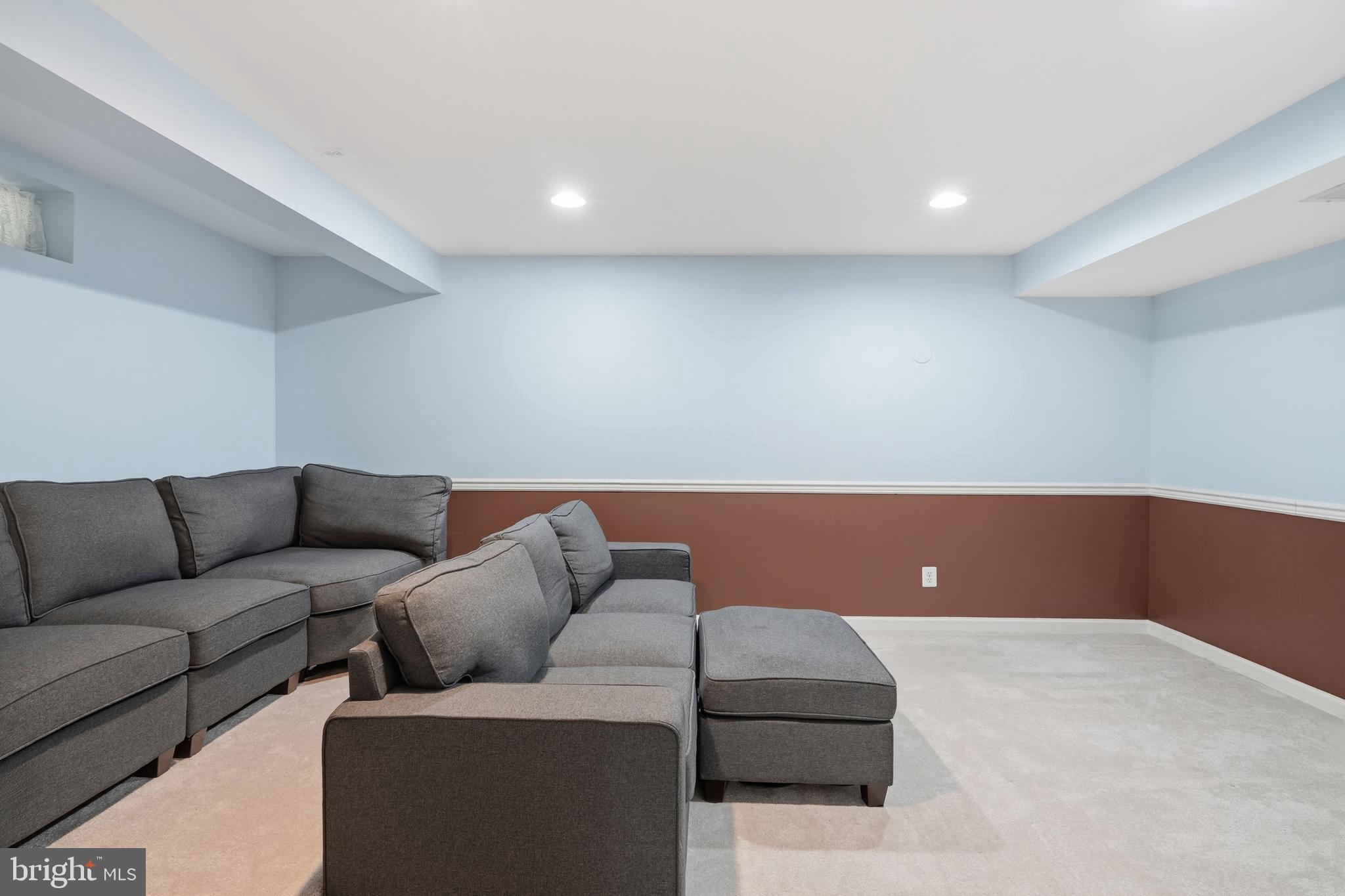 BROAD RUN OAKS - Residential
