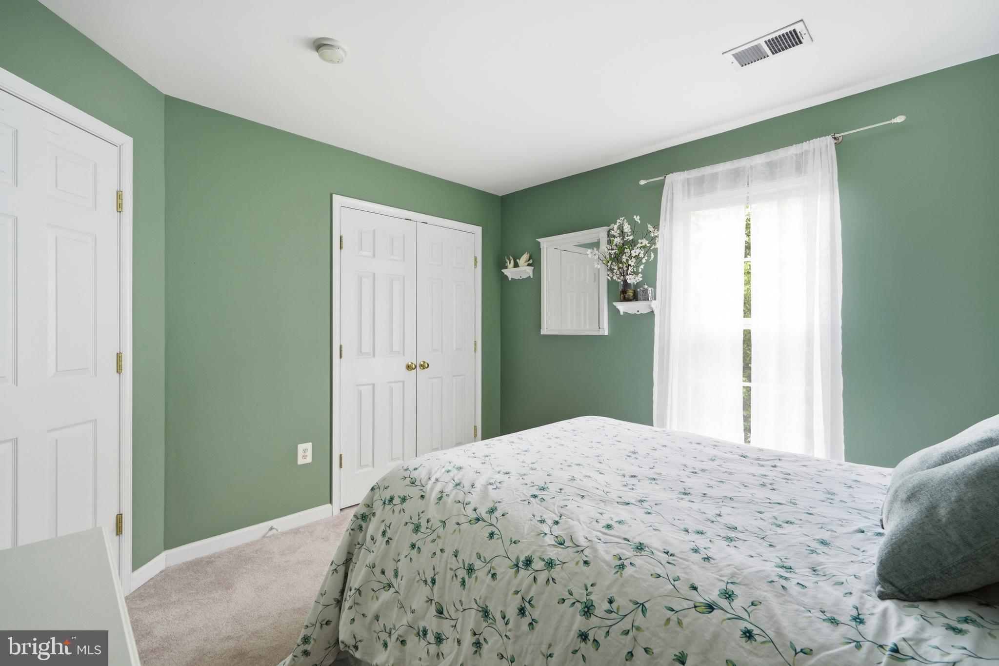 BROAD RUN OAKS - Residential