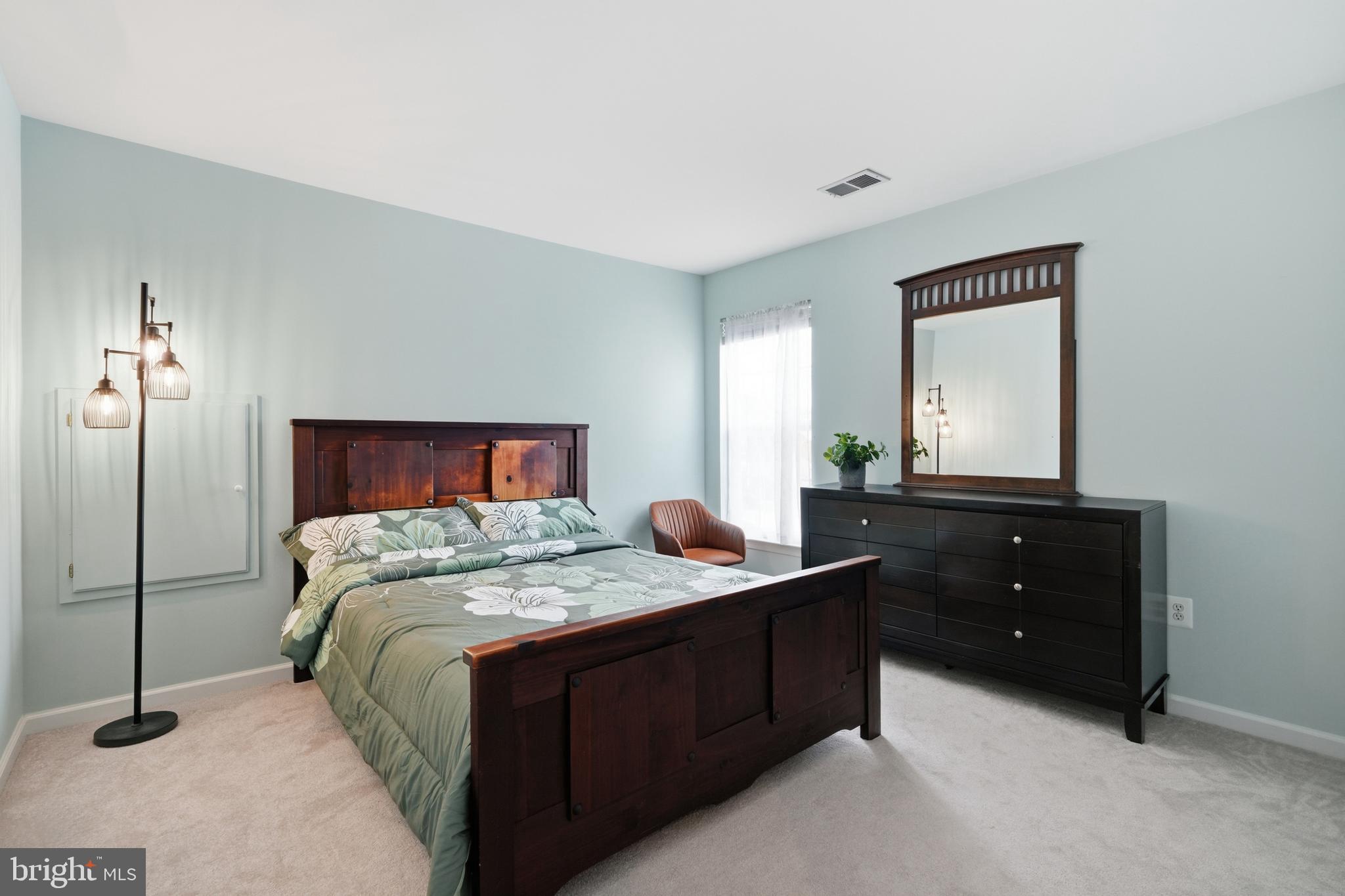 BROAD RUN OAKS - Residential