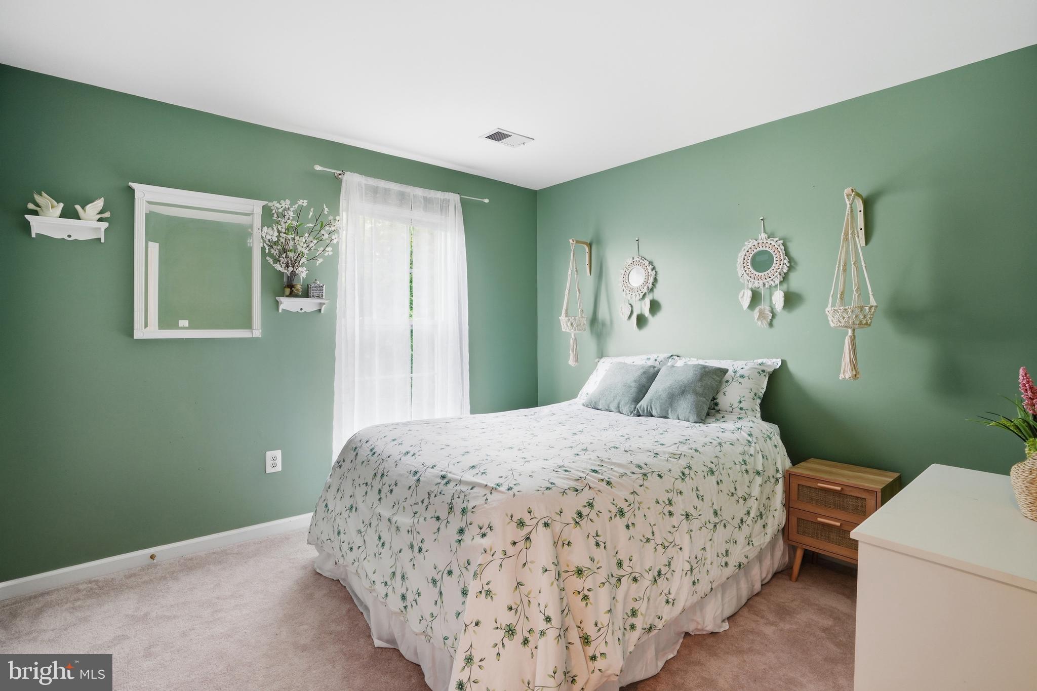 BROAD RUN OAKS - Residential