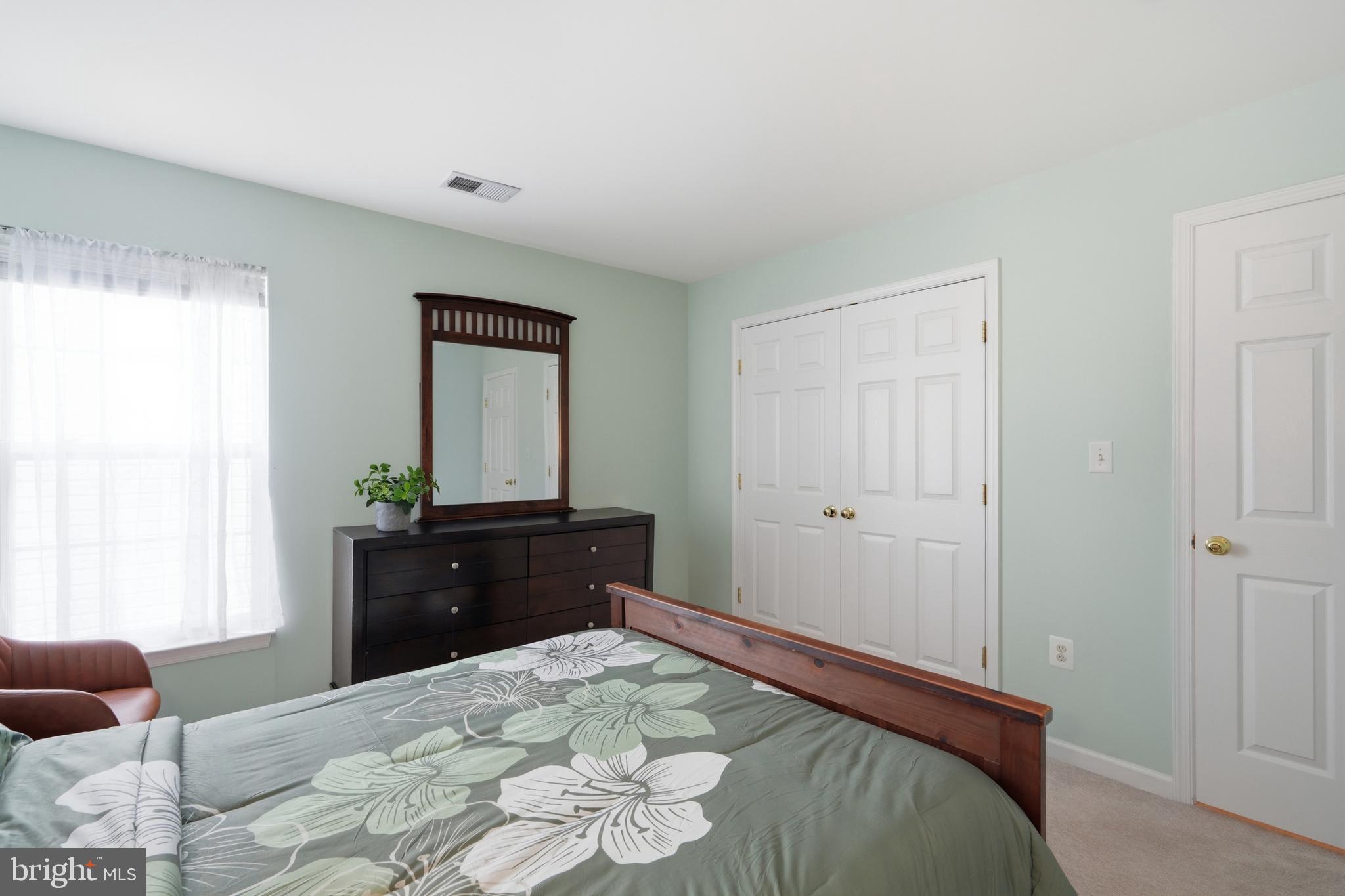 BROAD RUN OAKS - Residential