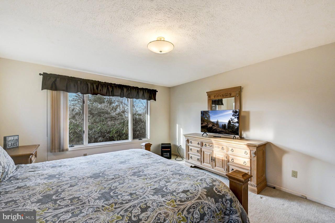 LAKE HARMONY - Residential