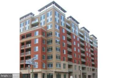 The Hawthorn is located within two of Arlington's most desirable urban villages: Ballston and Virginia Square. Shopping, parks, restaurants, grocery stores, coffee shops, gyms, and public transportation are all within a short walk. With wide, well-lit sidewalks and so much nearby, Ballston-Virginia Square is considered the most walkable neighborhood in Arlington with a score of 93 out of 100 Score