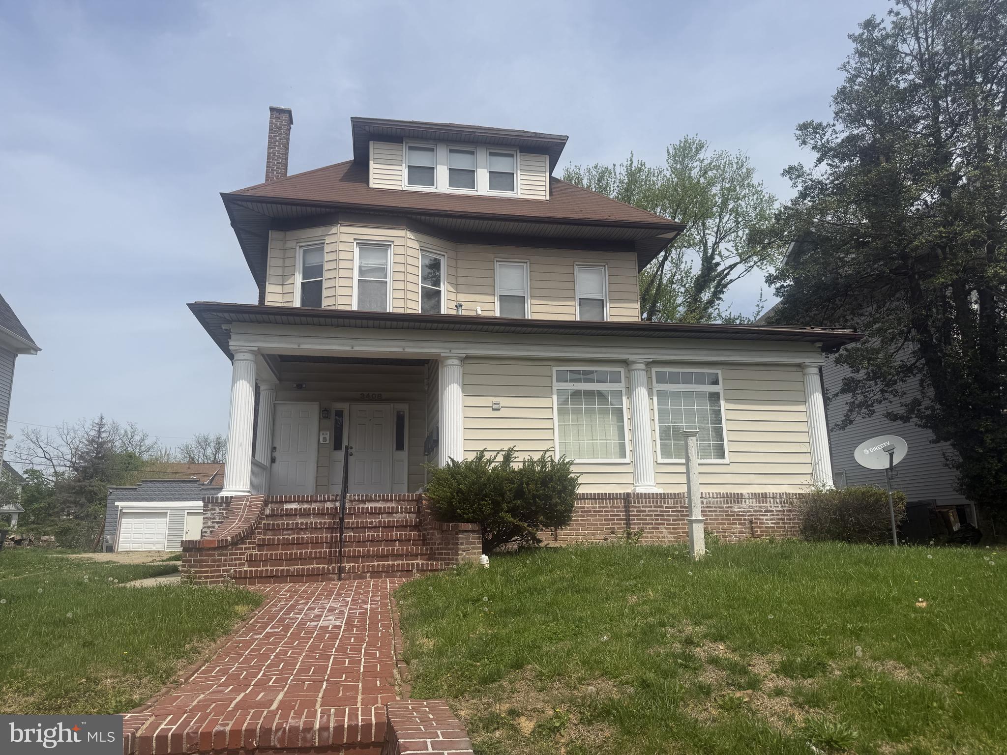 PERFECT FOR FIRST TIME INVESTOR!! Situated on a 0.21-acre lot, this detached structure offers significant potential for rental income and long-term appreciation in a growing market. The property features a versatile layout that can accommodate multiple tenants, making it an ideal choice for investors looking to maximize cash flow. With no pool and a manageable yard, maintenance costs are kept low, allowing for higher net returns. The driveway and on-street parking options enhance accessibility for tenants, further increasing the property's appeal. The existing framework provides a solid foundation for renovations or updates, enabling you to increase rental rates and property value over time. The absence of extensive amenities means lower overhead costs, allowing you to focus on maximizing your investment. Located in a neighborhood with strong rental demand, this property is positioned to attract a diverse tenant base. The potential for steady cash flow is bolstered by the area's economic growth and community development initiatives, making this an opportune time to invest. The combination of a desirable location, ample square footage, and the potential for increased rental income makes this listing a must-see for anyone looking to expand their real estate portfolio. Seize the chance to invest in a property with significant upside potential. Schedule a viewing today and explore the possibilities that await!