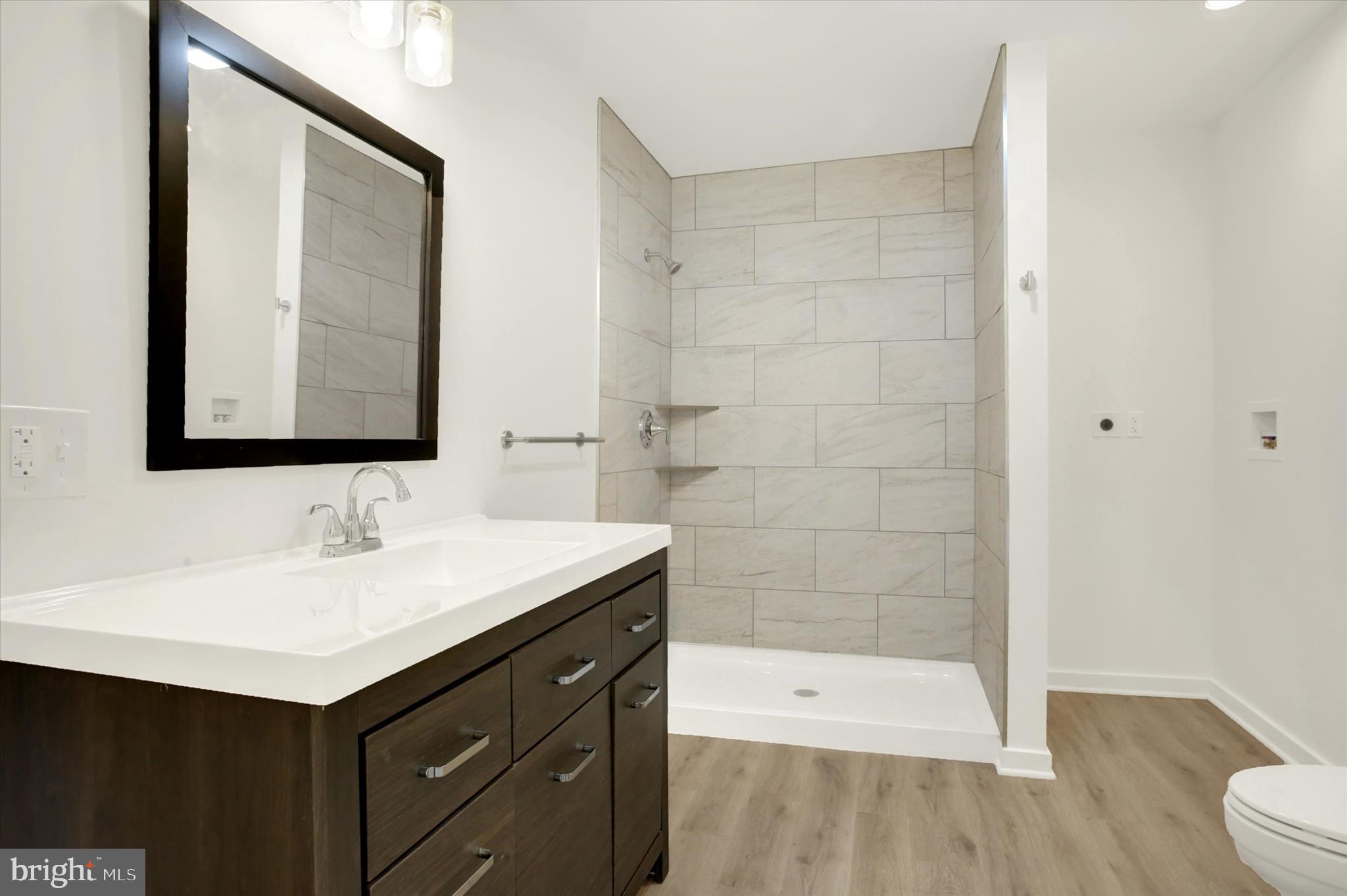 SILVER LAKE - Residential